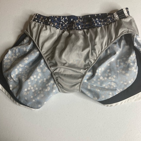 Nike Dri Fit With Built In Briefs Sz Med - Picture 8 of 9